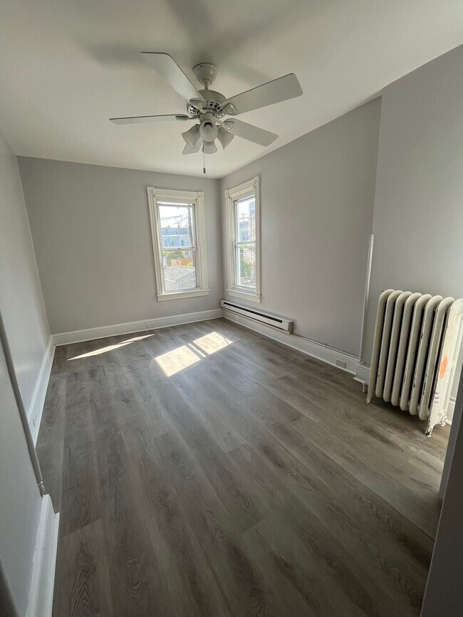 2nd Bedroom - 332 Franklin St