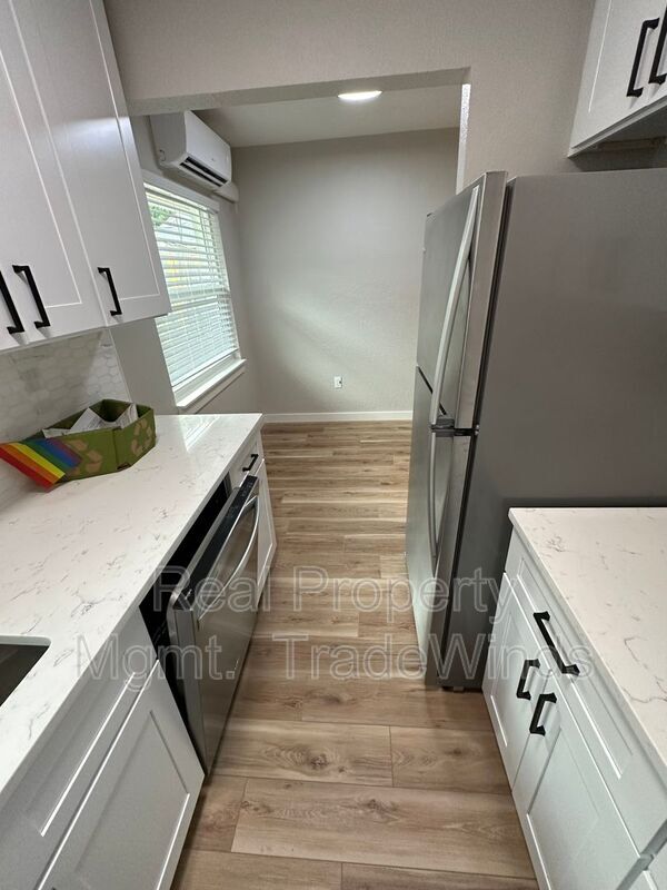 Building Photo - 1211 N Osceola Ave