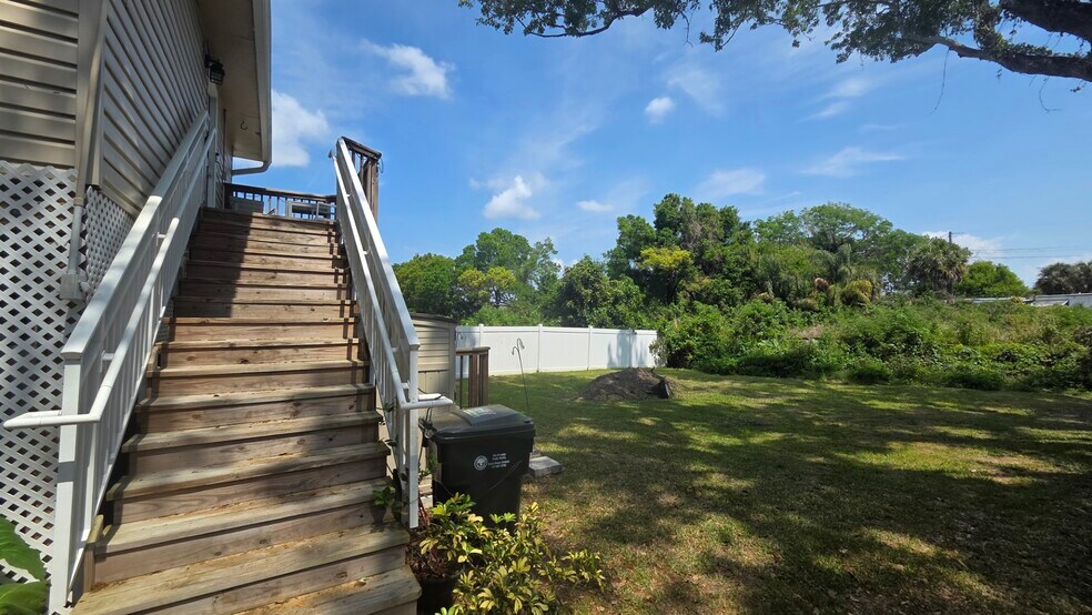 Stairs and Yard - 1524 6th St NW