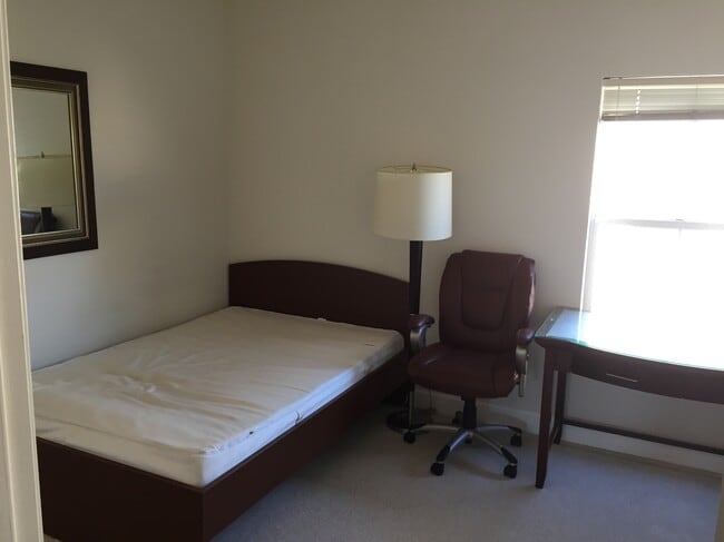 Building Photo - 235 Metropolitan Dr