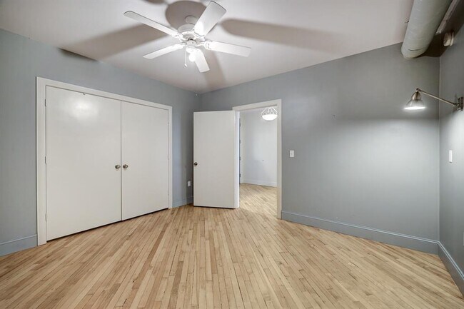 Building Photo - 1025 S Shepherd Dr