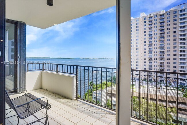 Building Photo - 520 Brickell Key Dr
