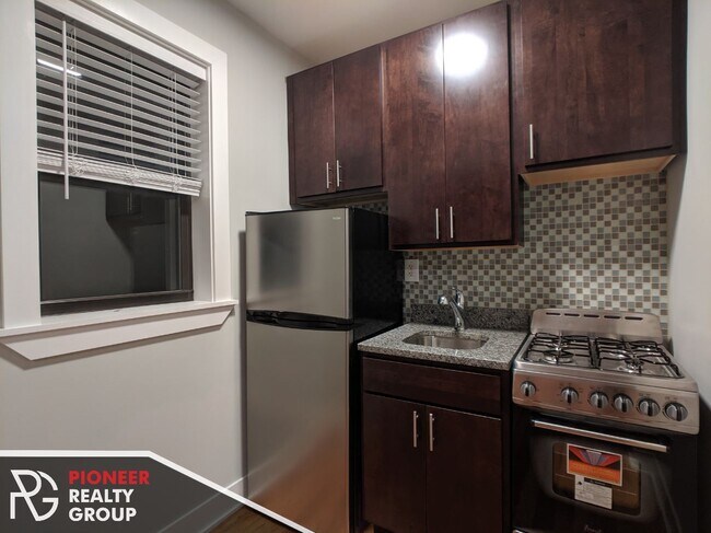 Building Photo - 4831 N Damen Ave
