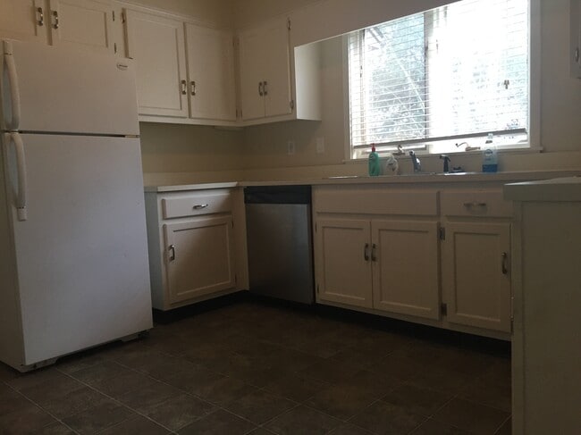 Building Photo - 214 Westbrooke Dr