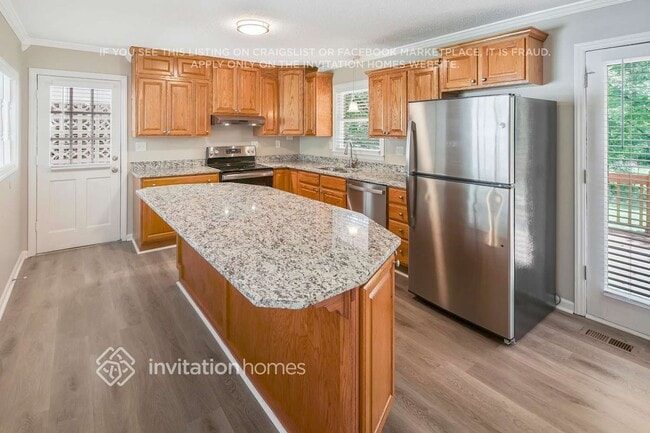 Building Photo - 2642 Hill Ln