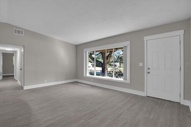 Building Photo - 1452 S Evergreen Ave