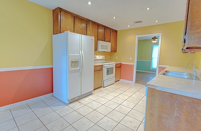 Building Photo - 948 Wedgewood Way