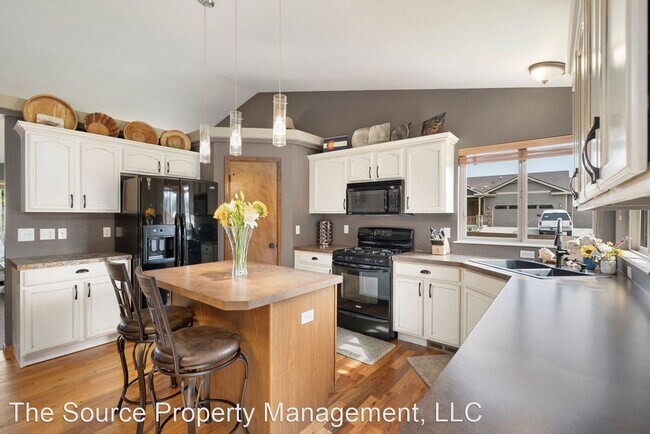 Building Photo - 3 br, 2 bath House - 4403 Cushing Dr