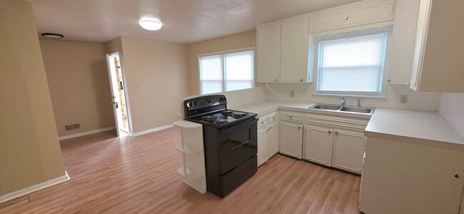 Building Photo - 1930 S Fremont Ave