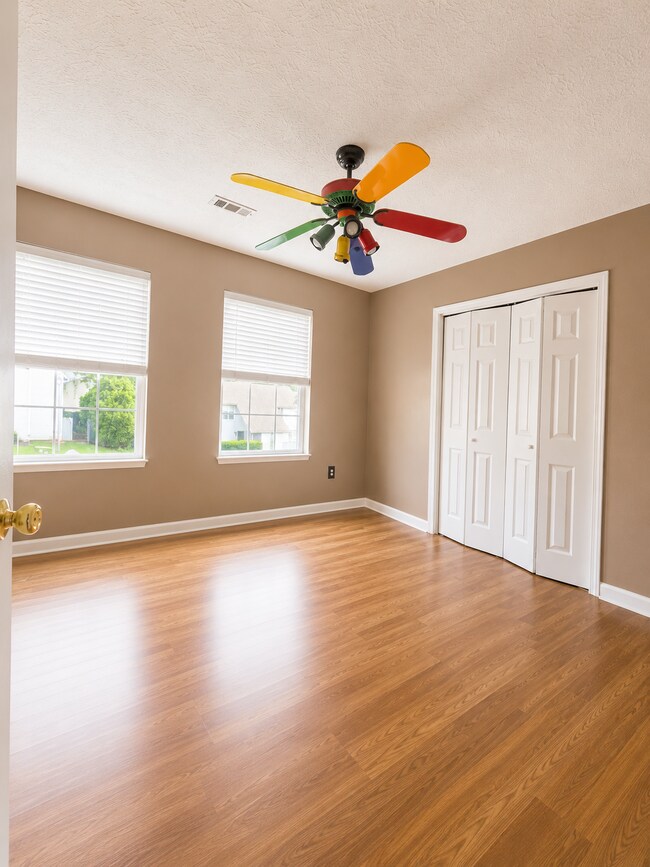 Building Photo - 314 Country Club Dr