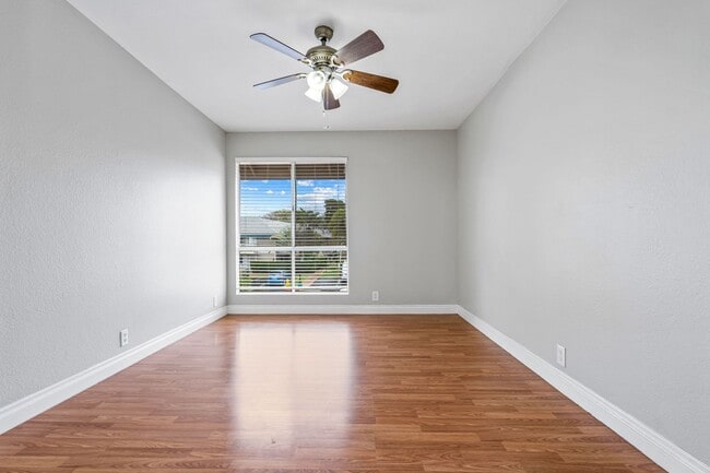 Building Photo - Fully Renovated Unfurnished 2 Bedroom/1.5 Bath at Southpointe