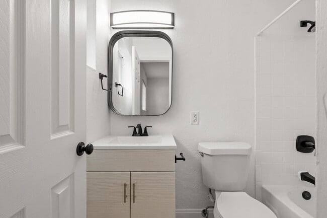 Building Photo - 1125 SW 15th Ave