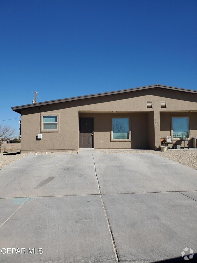 Building Photo - 9389 San Lorenzo Ave