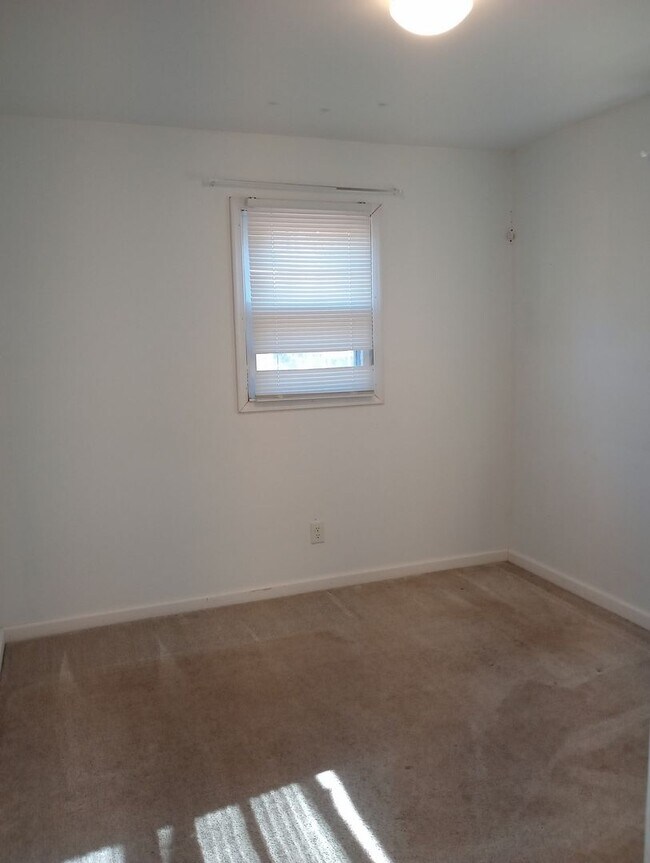 Building Photo - 3 Bedroom, 3 Bath Single Family Home for Rent