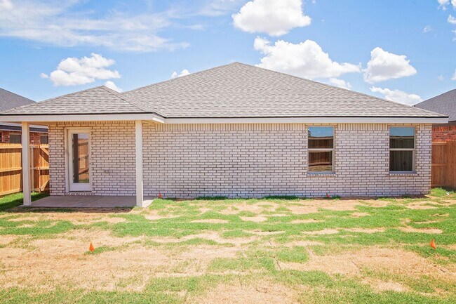 Building Photo - Now Leasing! New Silver Leaf Home with 3 B...