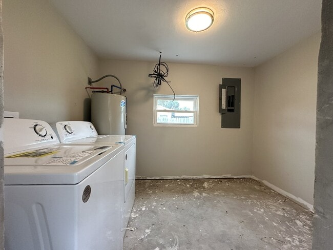 Building Photo - Charming Home in the Center of Town