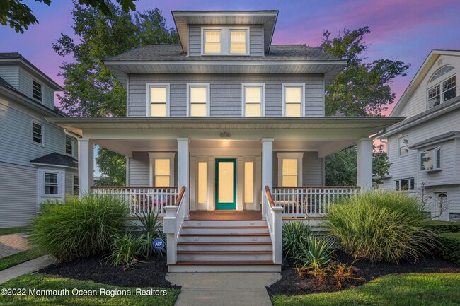 Building Photo - 606 3rd Ave