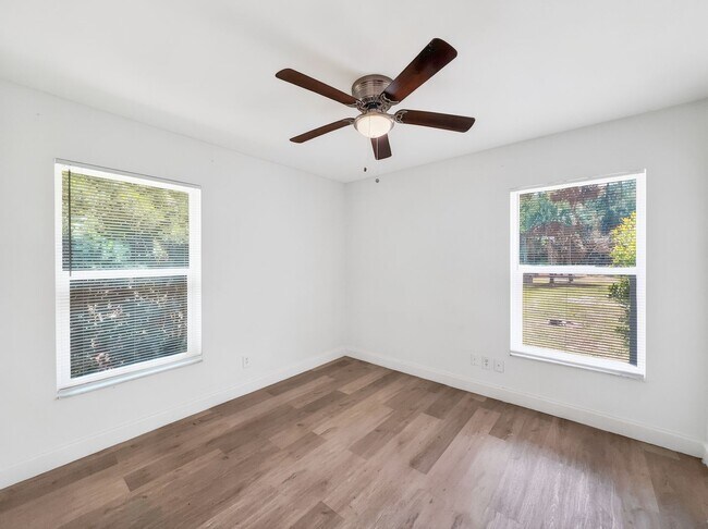 Building Photo - Annual rental offering privacy and space on 1.14 acres in Naples!