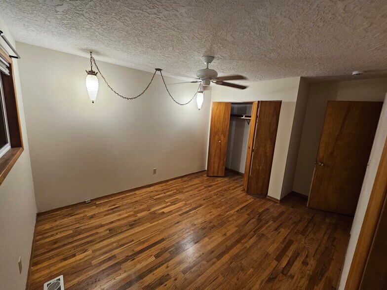 Master - 6336 SE Cedarcrest Dr