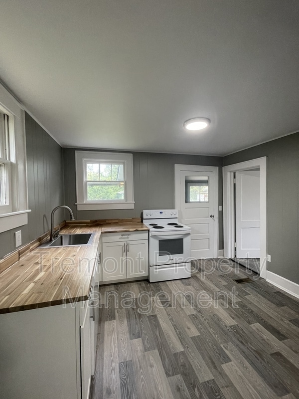 Building Photo - 2601 E 41st St