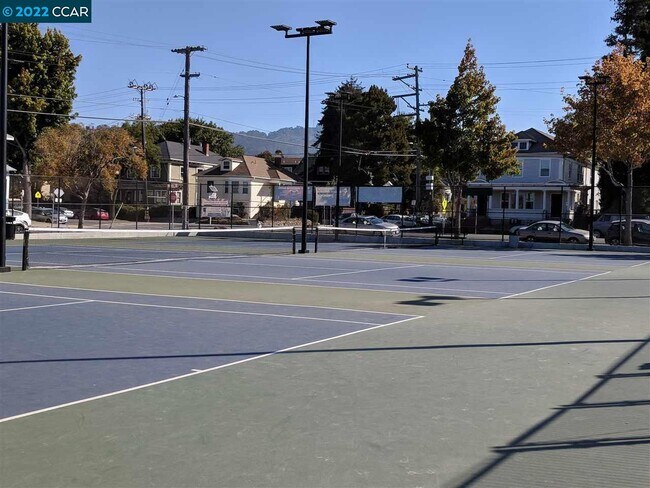 Building Photo - 1930 Stuart St