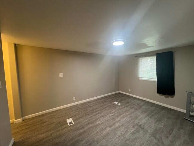 Building Photo - 69470 Midpark Dr