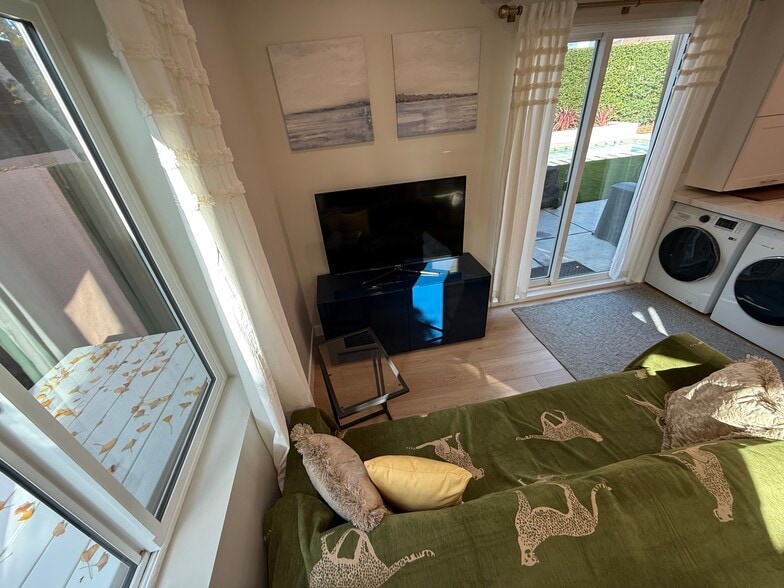 Building Photo - 8509 Croydon Ave