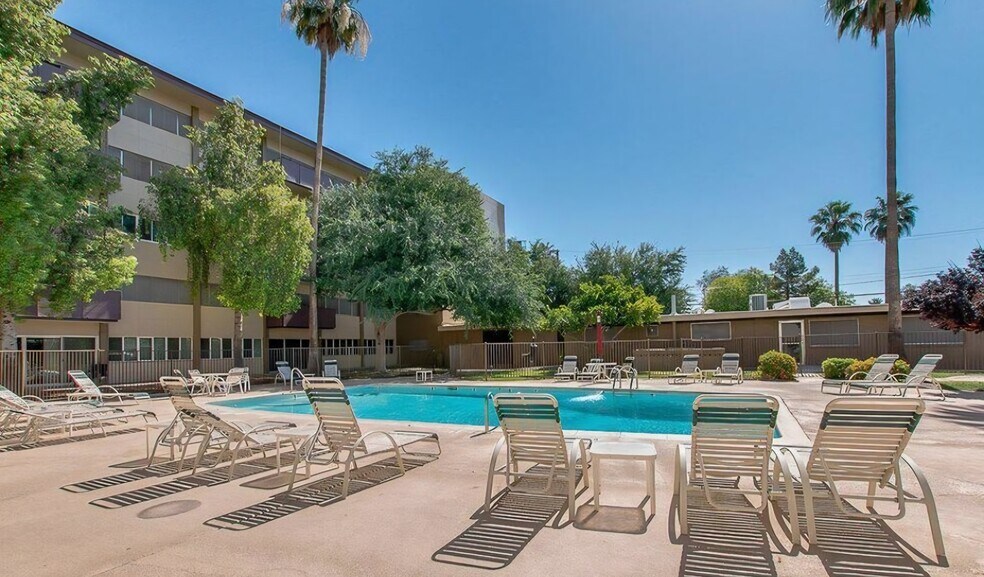 Building Photo - 349 E Thomas Rd