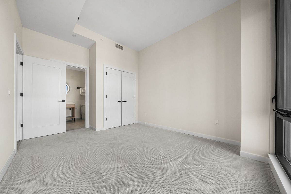 Building Photo - 255 W Falls Station Blvd