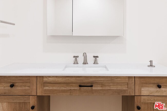 Building Photo - 8561 Belmont St