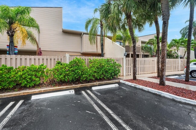 Building Photo - 612 Executive Center Dr