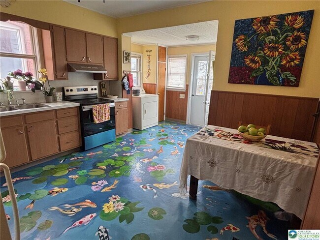 Building Photo - 2248 Birch St