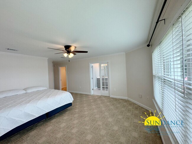 Building Photo - Waterfront Luxury Living on Cinco Bayou!