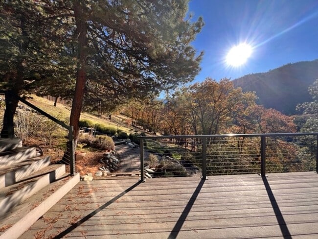 Building Photo - STUNNING VIEWS from this 3 bedroom, 2 bath home | Available February