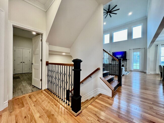 Building Photo - NEW, big, beautiful, Executive Home Liberty Twp