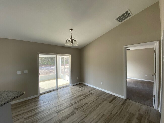 Building Photo - Custom Home - Desirable SW Ocala Neighborhood 3/2/2 **WON'T LAST**