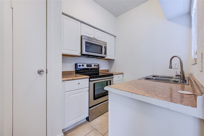 Building Photo - 2021 Spenwick Dr
