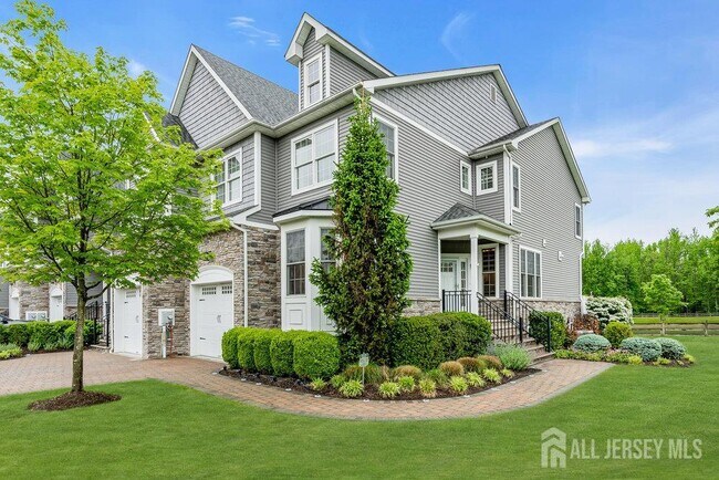 Building Photo - 47 McCormick Ave N