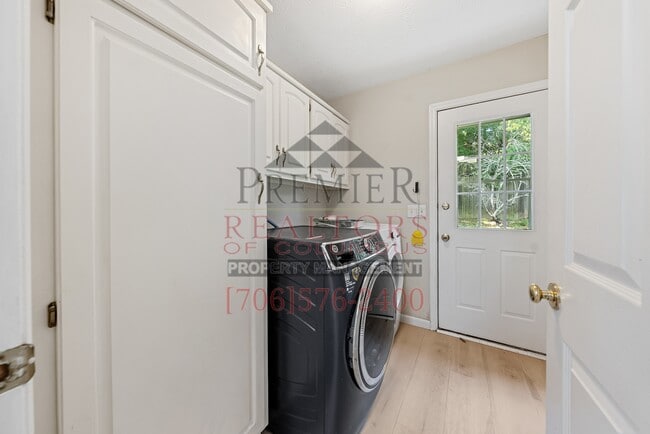 Building Photo - 5702 Stoneridge Dr