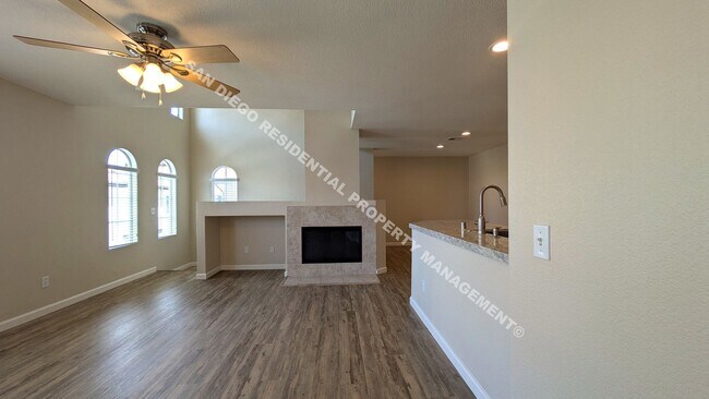 Building Photo - Gorgeous, Newly Remodeled 3 Bed / 2 Bath T...