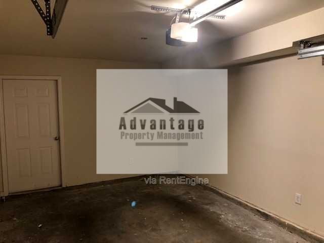 Building Photo - 1069 Park Row N