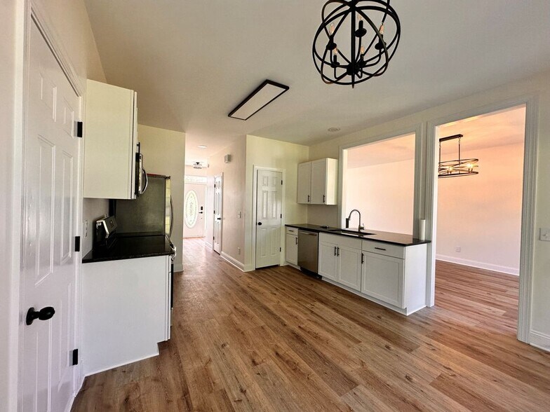 Building Photo - 7845 Melcombe Way