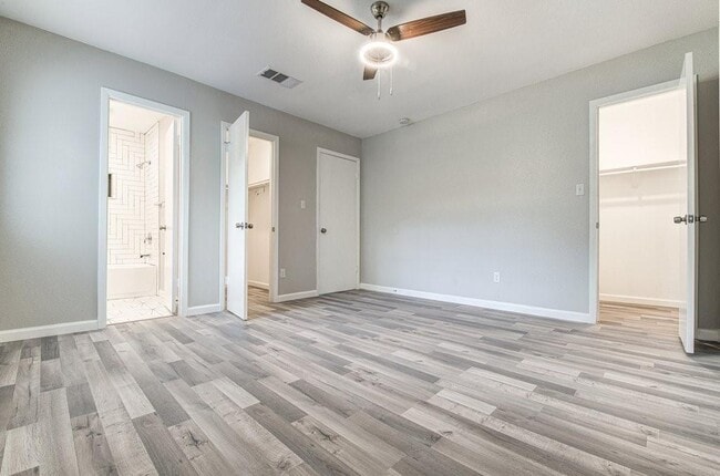 Building Photo - 5203 Bogey Ct