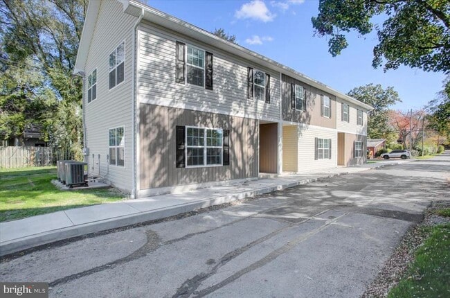 Building Photo - 36 Dahlgren St