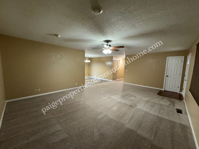 Building Photo - 1809 Eagle Dr