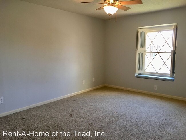 Building Photo - 3 br, 2.5 bath House - 4815 Tower Road E