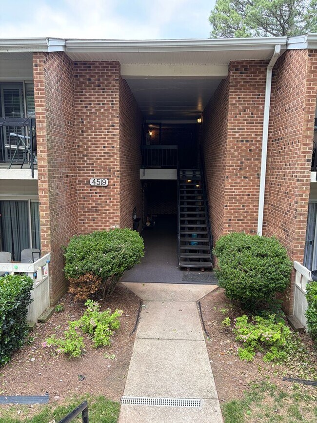 Building Photo - REMODELED NW RALEIGH 3 BEDROOM CONDO IN MARTINIQUE--SWIMMING POOL- UPDATED PRIMARY BATHROOM
