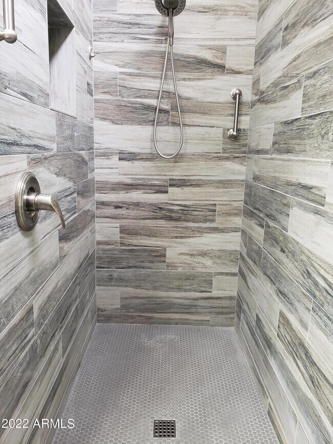 Building Photo - 3342 W Ross Dr