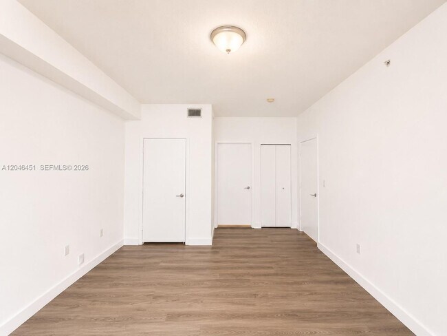Building Photo - 1111 SW 1st Ave