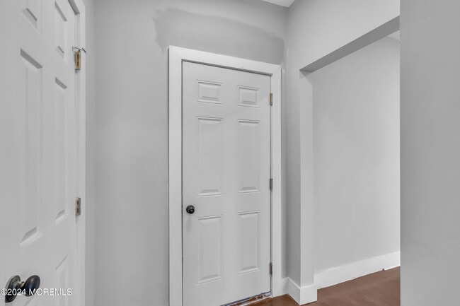 Building Photo - 922 4th Ave